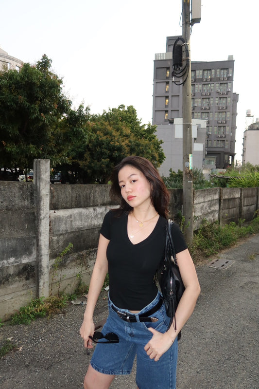 本期必買🔥𝐁𝐚𝐬𝐢𝐜百搭親膚𝐕領棉質𝐝𝐚𝐢𝐥𝐲 𝐓 🤍🎱