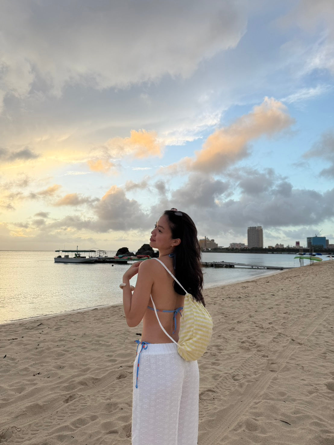 ⭐️超必買!!自帶後背束口袋沙灘巾🏝️✨
