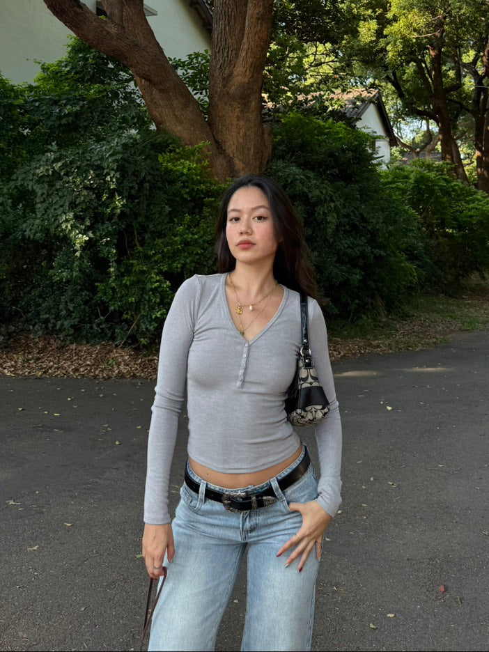 早秋必備🍂美式辣妹修身百搭灰色親膚V領薄長袖🩶