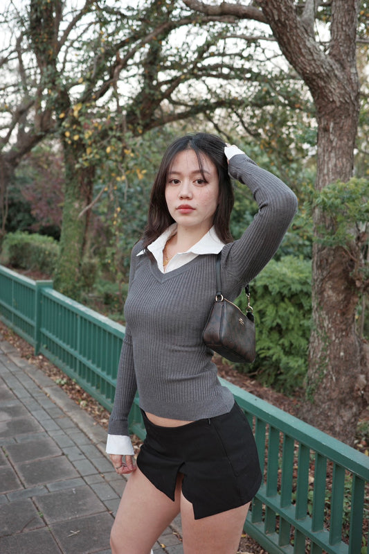 現貨!📰🩶學院風𝐏𝐨𝐥𝐨領假兩件深灰色𝐊𝐧𝐢𝐭 𝐭𝐨𝐩🧶📖回歸!!