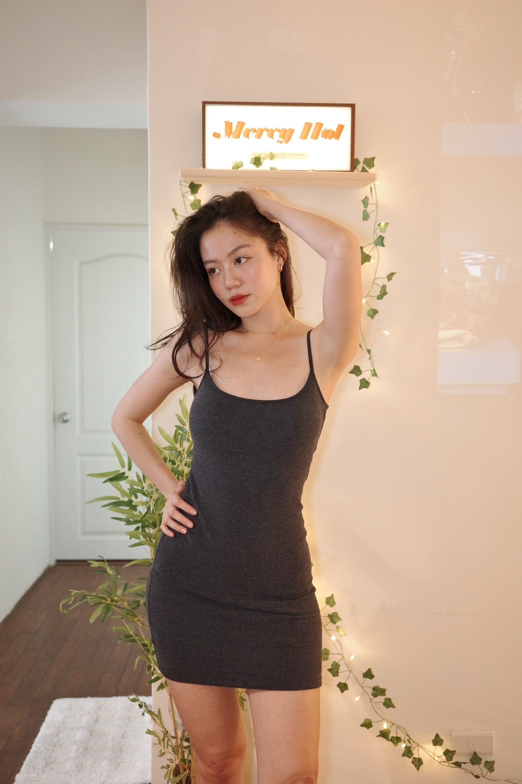 📺本期必買!!✔️超親膚細肩慵懶低胸帶胸墊短洋♥️