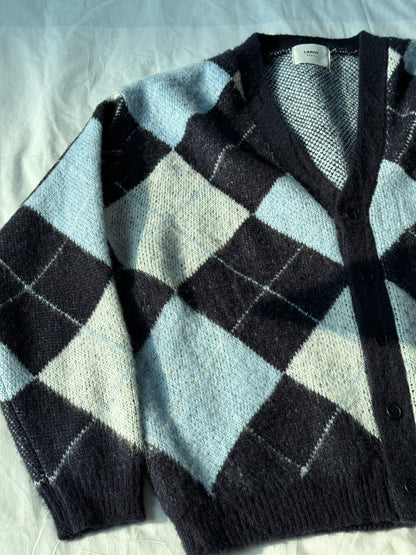 限量🔥🇰🇷𝐒𝐨𝐟𝐭 𝐀𝐫𝐠𝐲𝐥𝐞 𝐂𝐚𝐫𝐝𝐢𝐠𝐚𝐧｜霧藍菱格紋學院毛衣外套📖