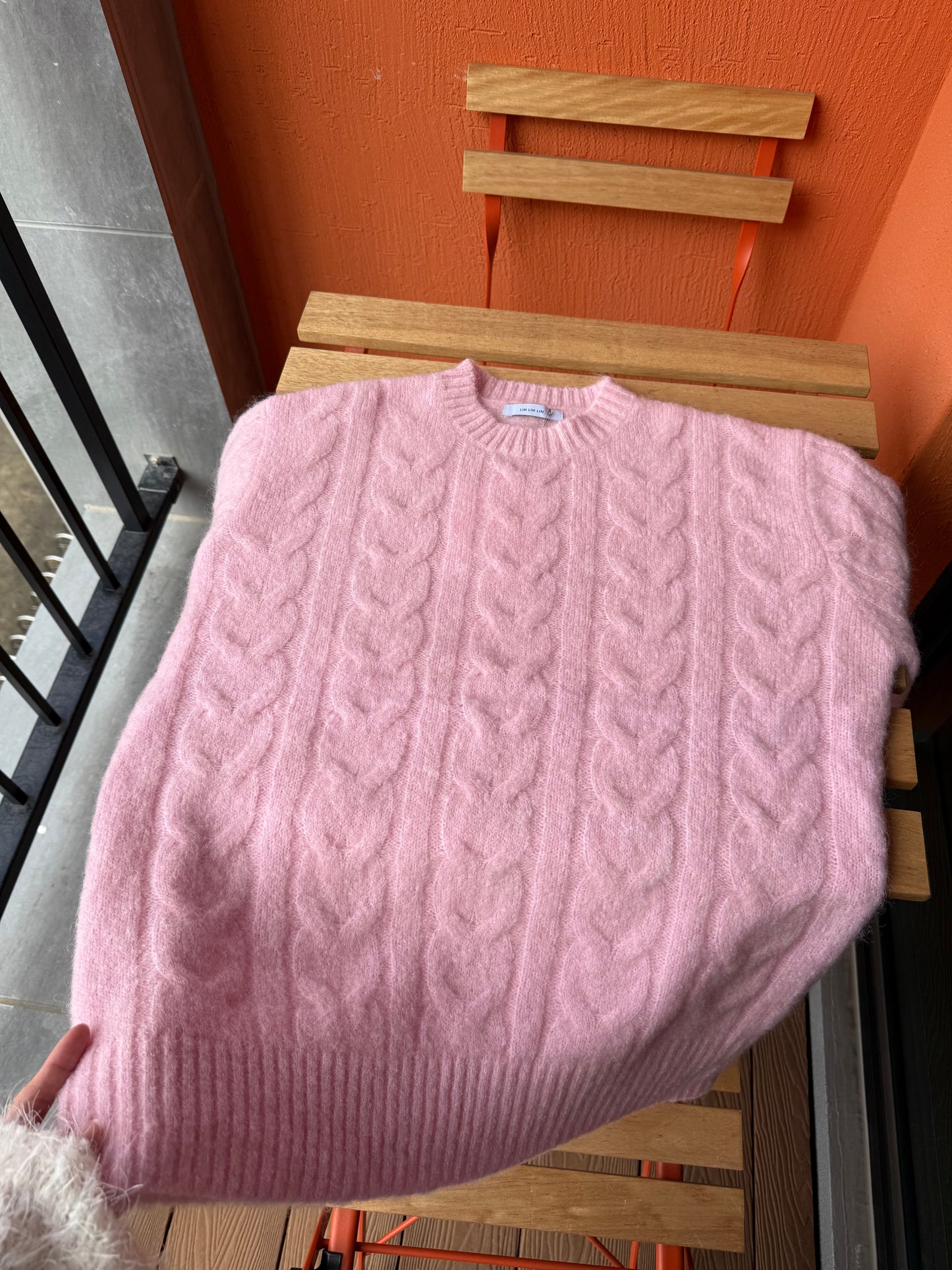 限量🔥🇰🇷𝐏𝐢𝐧𝐤 𝐏𝐥𝐮𝐬𝐡 𝐂𝐚𝐛𝐥𝐞 𝐊𝐧𝐢𝐭｜粉霧麻花毛衣💗🎀