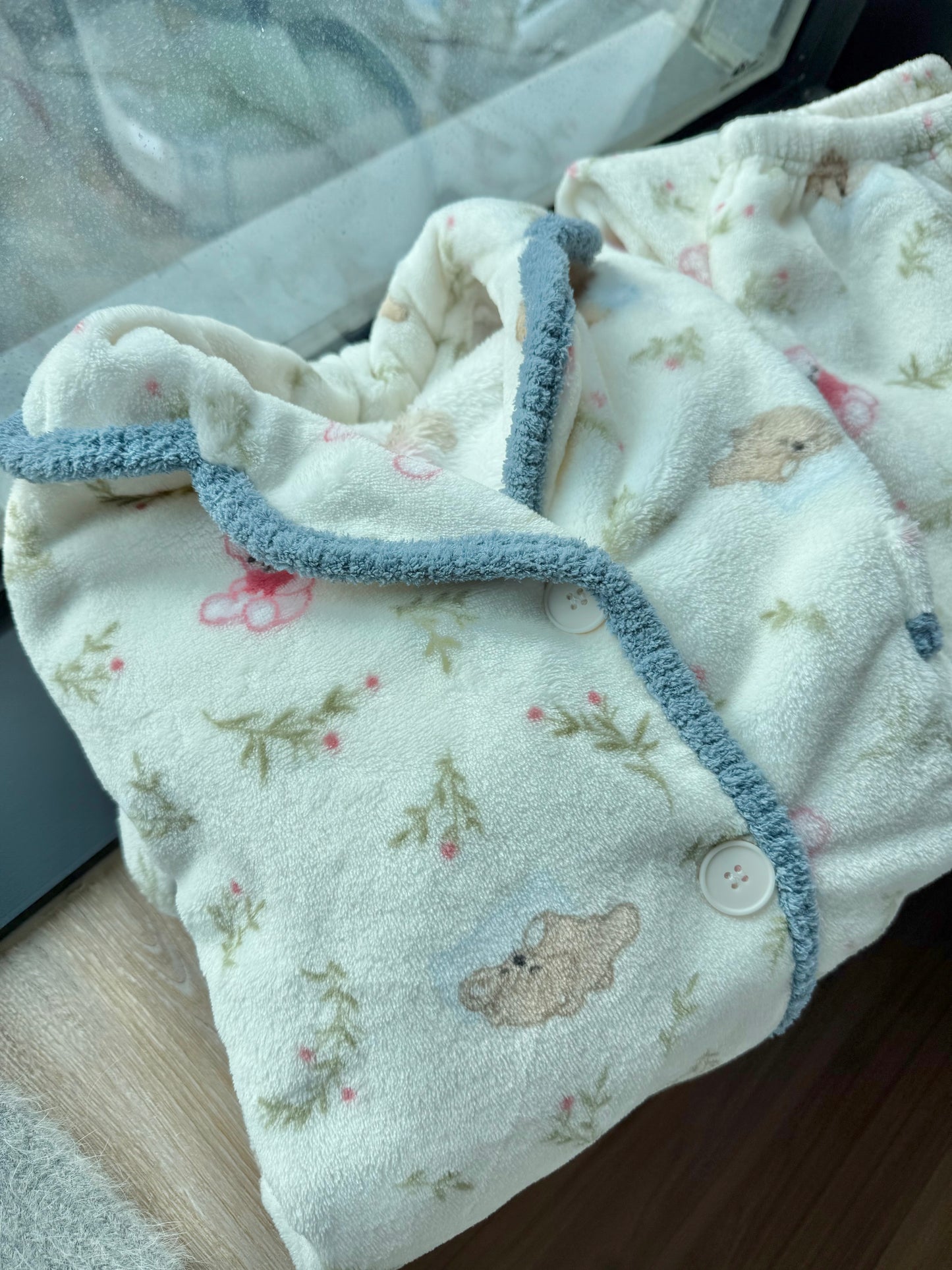 🧸🌷𝐁𝐞𝐚𝐫 𝐆𝐚𝐫𝐝𝐞𝐧 𝐅𝐥𝐞𝐞𝐜𝐞 𝐏𝐉｜小熊花園刷毛睡衣套裝🛏️