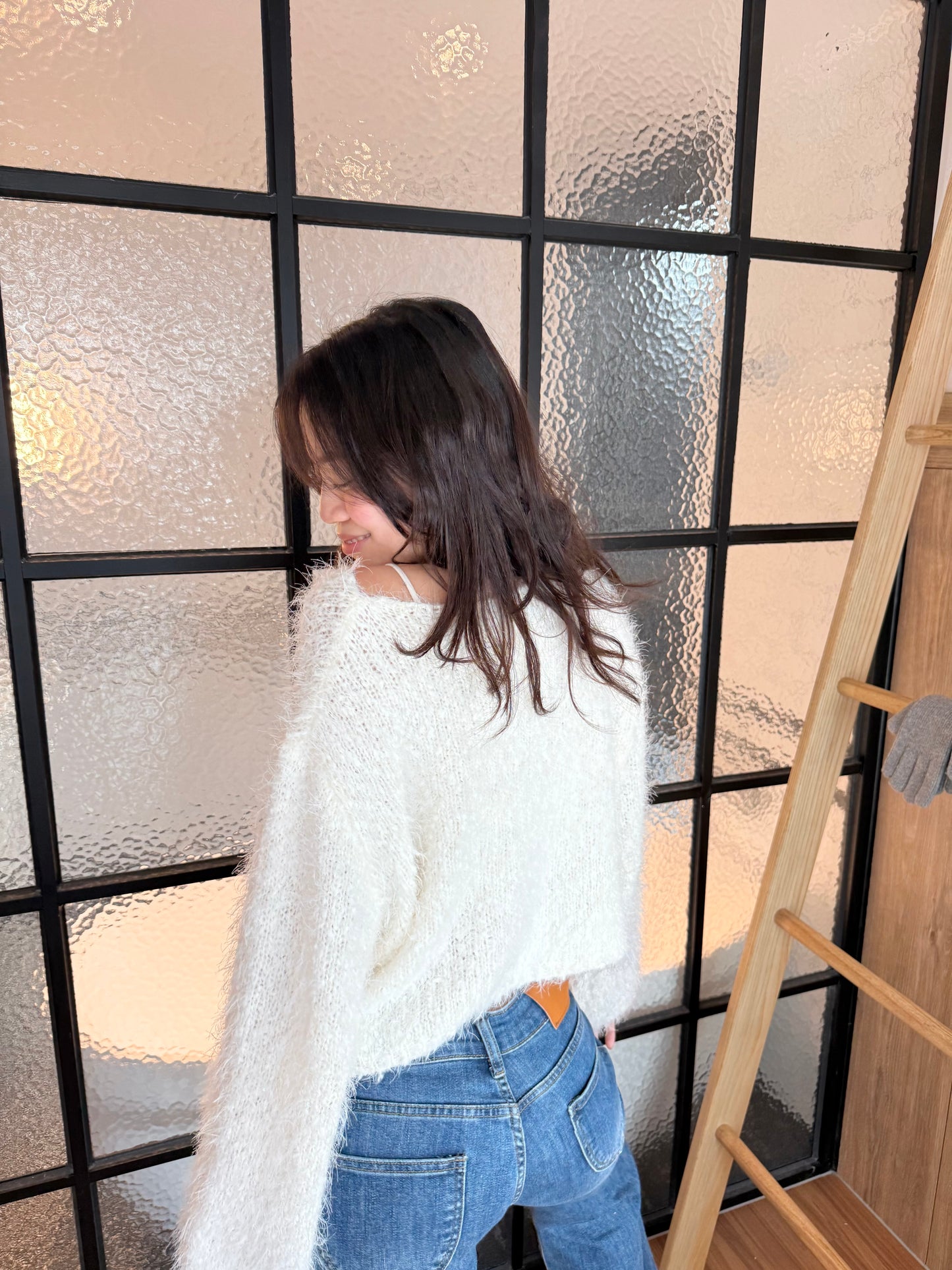 🇰🇷 𝐂𝐫𝐞𝐚𝐦𝐲 𝐂𝐥𝐨𝐮𝐝 𝐎𝐟𝐟-𝐒𝐡𝐨𝐮𝐥𝐝𝐞𝐫 𝐊𝐧𝐢𝐭｜🐑🧁奶油雲朵斜肩毛毛針織⭐️