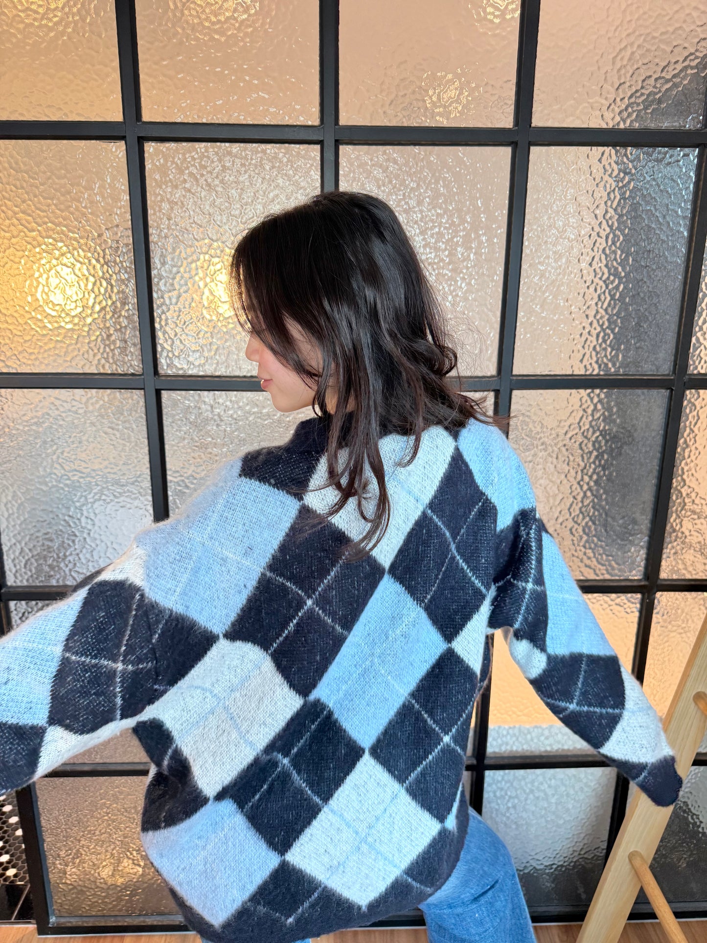 限量🔥🇰🇷𝐒𝐨𝐟𝐭 𝐀𝐫𝐠𝐲𝐥𝐞 𝐂𝐚𝐫𝐝𝐢𝐠𝐚𝐧｜霧藍菱格紋學院毛衣外套📖