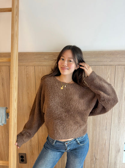 限量🔥🇰🇷𝐅𝐮𝐳𝐳𝐲 𝐒𝐡𝐨𝐫𝐭 𝐊𝐧𝐢𝐭 𝐓𝐨𝐩｜馬海毛超親膚短版微落肩毛衣🤎