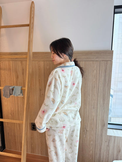 🧸🌷𝐁𝐞𝐚𝐫 𝐆𝐚𝐫𝐝𝐞𝐧 𝐅𝐥𝐞𝐞𝐜𝐞 𝐏𝐉｜小熊花園刷毛睡衣套裝🛏️