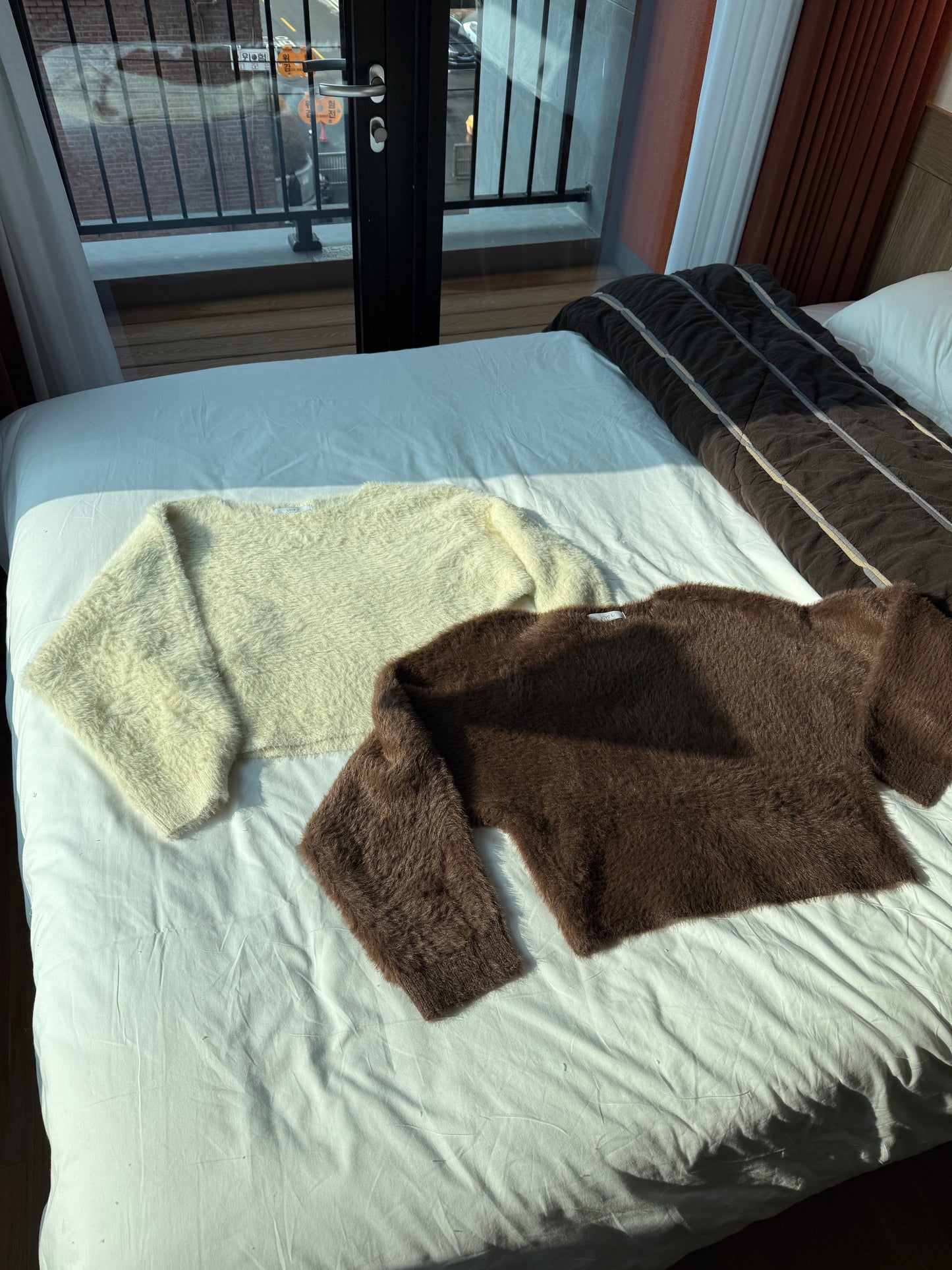 限量🇰🇷🔥𝐅𝐮𝐳𝐳𝐲 𝐒𝐡𝐨𝐫𝐭 𝐊𝐧𝐢𝐭 𝐓𝐨𝐩｜馬海毛超親膚短版微落肩毛衣🐑