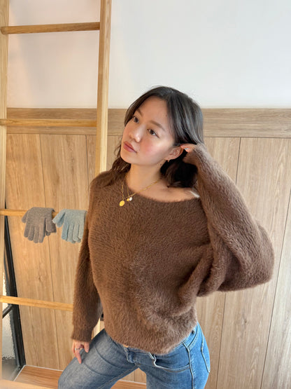 限量🔥🇰🇷𝐅𝐮𝐳𝐳𝐲 𝐒𝐡𝐨𝐫𝐭 𝐊𝐧𝐢𝐭 𝐓𝐨𝐩｜馬海毛超親膚短版微落肩毛衣🤎