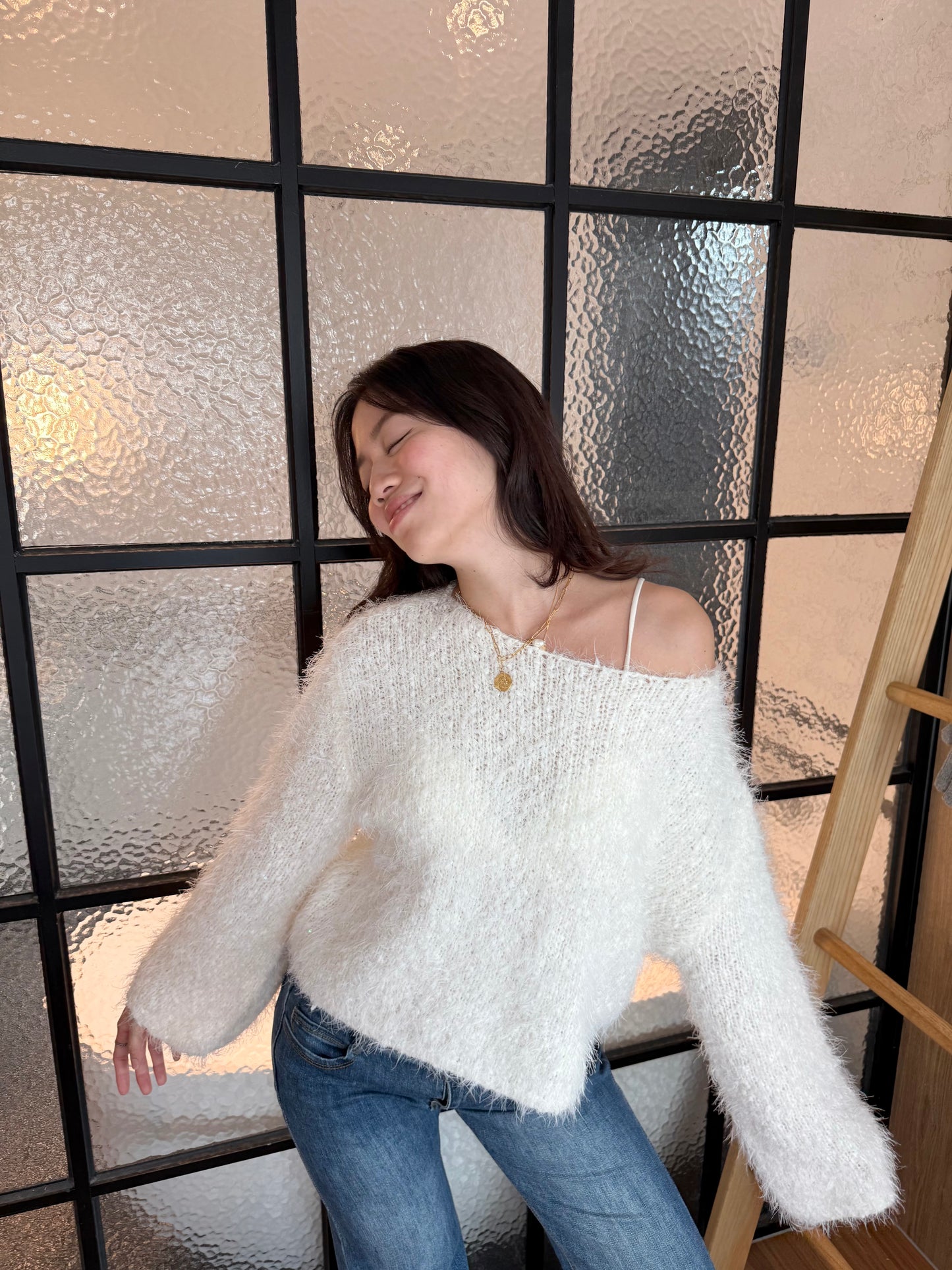 🇰🇷 𝐂𝐫𝐞𝐚𝐦𝐲 𝐂𝐥𝐨𝐮𝐝 𝐎𝐟𝐟-𝐒𝐡𝐨𝐮𝐥𝐝𝐞𝐫 𝐊𝐧𝐢𝐭｜🐑🧁奶油雲朵斜肩毛毛針織⭐️