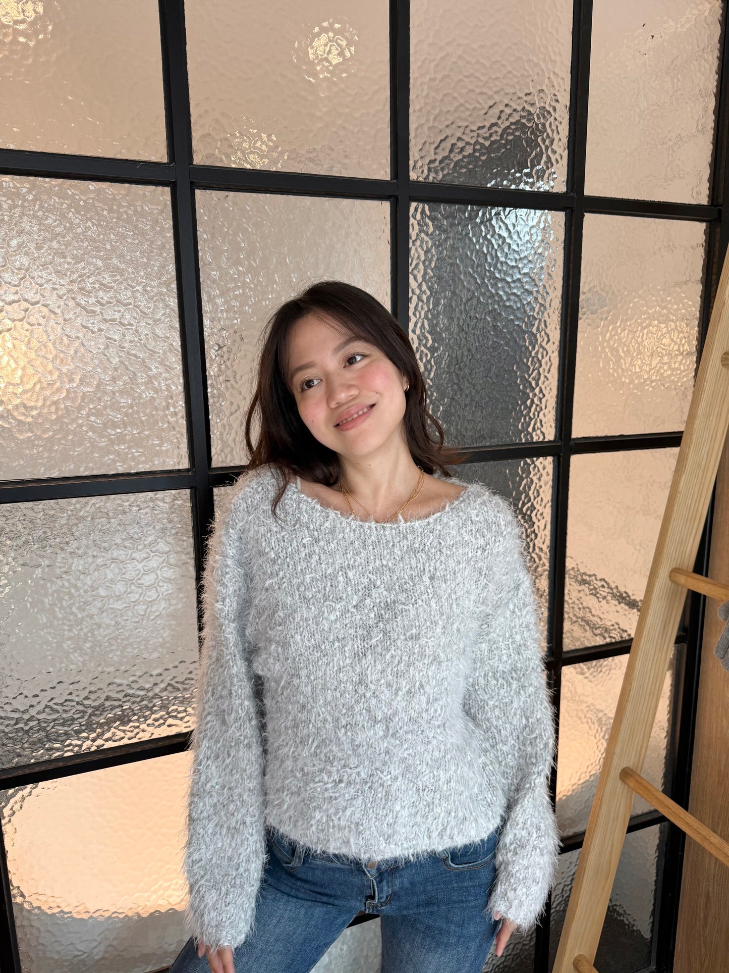 𝐅𝐥𝐮𝐟𝐟𝐲 🇰🇷𝐎𝐟𝐟-𝐒𝐡𝐨𝐮𝐥𝐝𝐞𝐫 𝐊𝐧𝐢𝐭｜灰霧慵懶斜肩毛毛針織🩶🪄