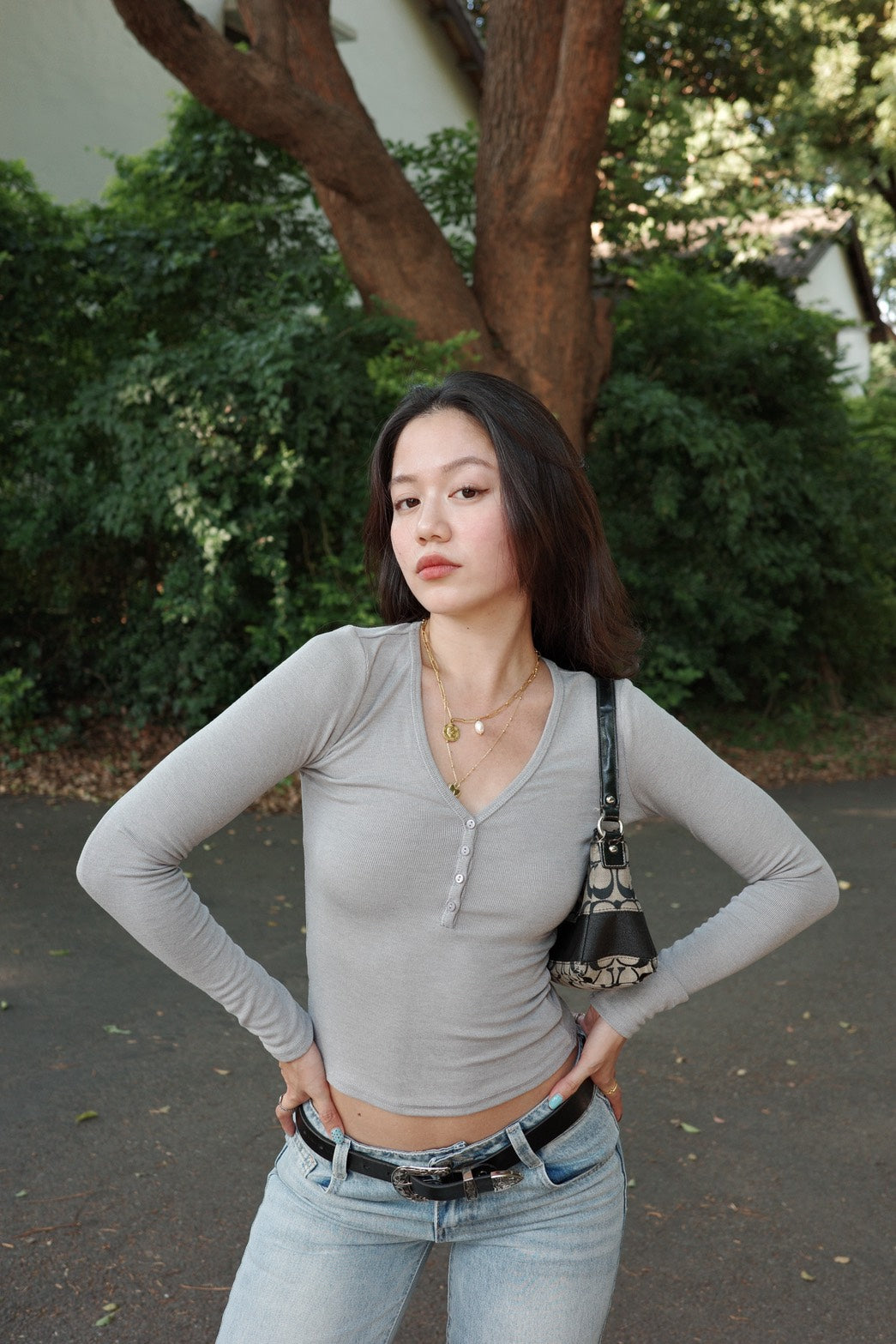 早秋必備🍂美式辣妹修身百搭灰色親膚V領薄長袖🩶