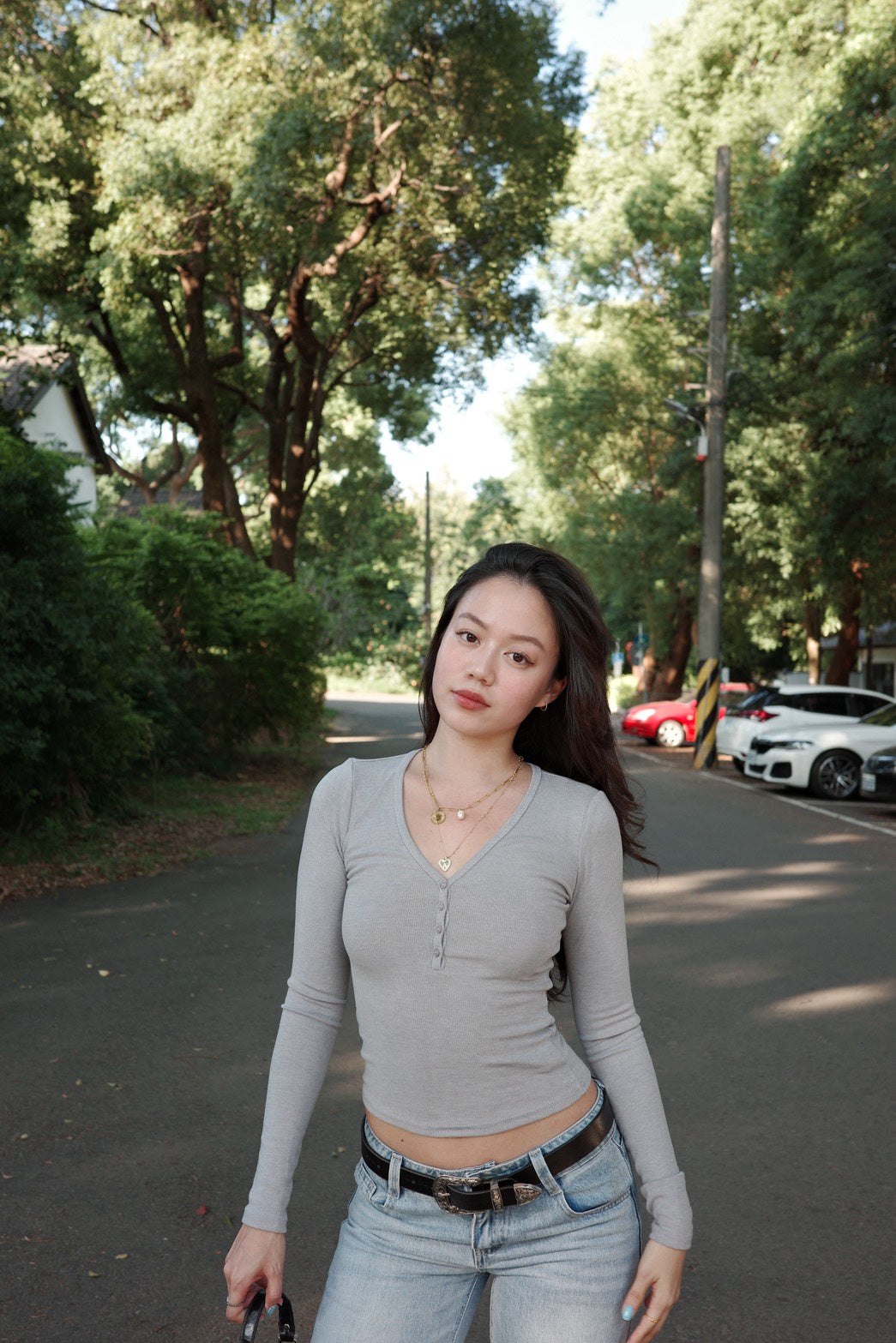 早秋必備🍂美式辣妹修身百搭灰色親膚V領薄長袖🩶