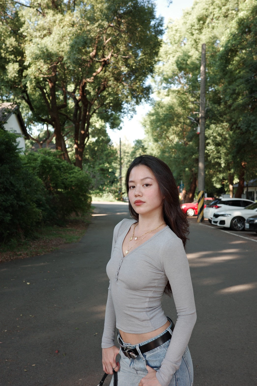 早秋必備🍂美式辣妹修身百搭灰色親膚V領薄長袖🩶