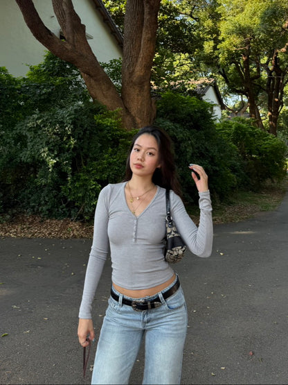 早秋必備🍂美式辣妹修身百搭灰色親膚V領薄長袖🩶