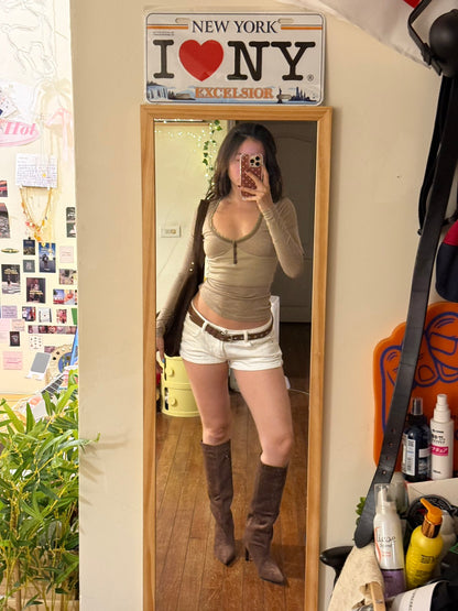 𝐁𝐞𝐥𝐥𝐚 𝐒𝐰𝐚𝐧 𝟐𝟎𝟎𝟎𝐬 𝐅𝐢𝐭 𝐋𝐨𝐧𝐠 𝐒𝐥𝐞𝐞𝐯𝐞 𝐓𝐨𝐩 🤎⭐️