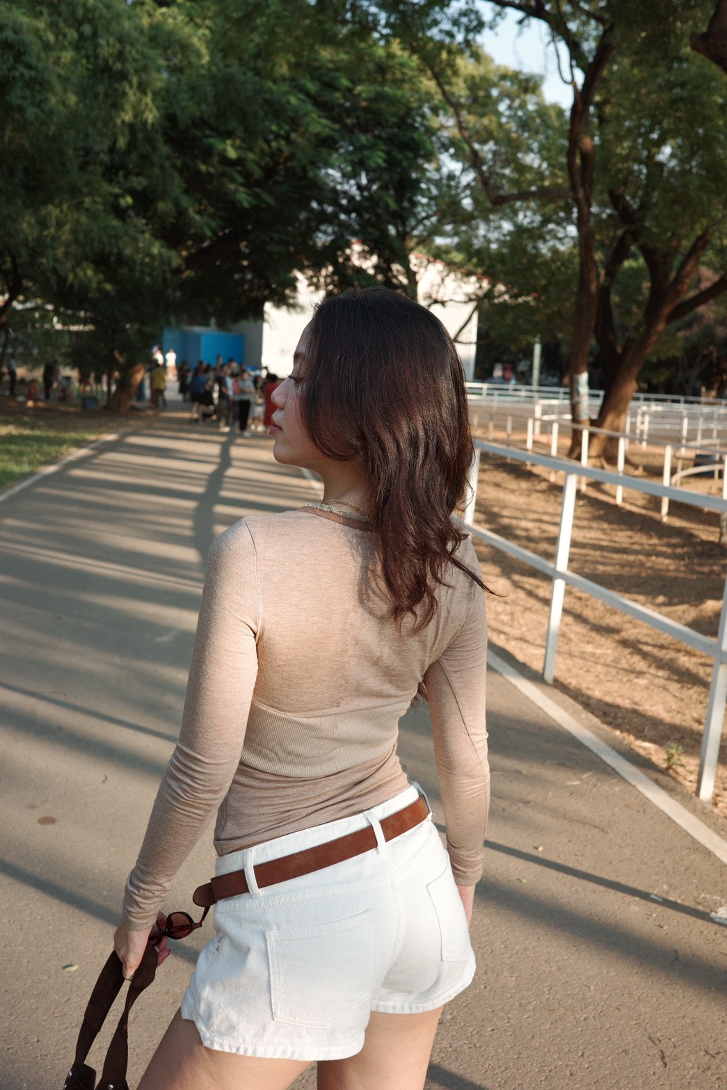 𝐁𝐞𝐥𝐥𝐚 𝐒𝐰𝐚𝐧 𝟐𝟎𝟎𝟎𝐬 𝐅𝐢𝐭 𝐋𝐨𝐧𝐠 𝐒𝐥𝐞𝐞𝐯𝐞 𝐓𝐨𝐩 🤎⭐️