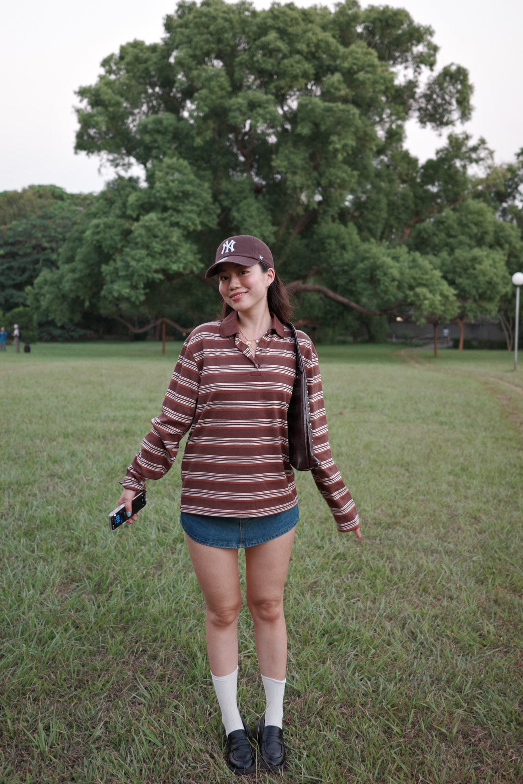 𝟗𝟎𝐬 𝐟𝐞𝐞𝐥𝐢𝐧𝐠 𝐒𝐮𝐧𝐝𝐚𝐲 𝐂𝐨𝐟𝐟𝐞𝐞 𝐒𝐭𝐫𝐢𝐩𝐞 𝐏𝐨𝐥𝐨 ☕️🤎