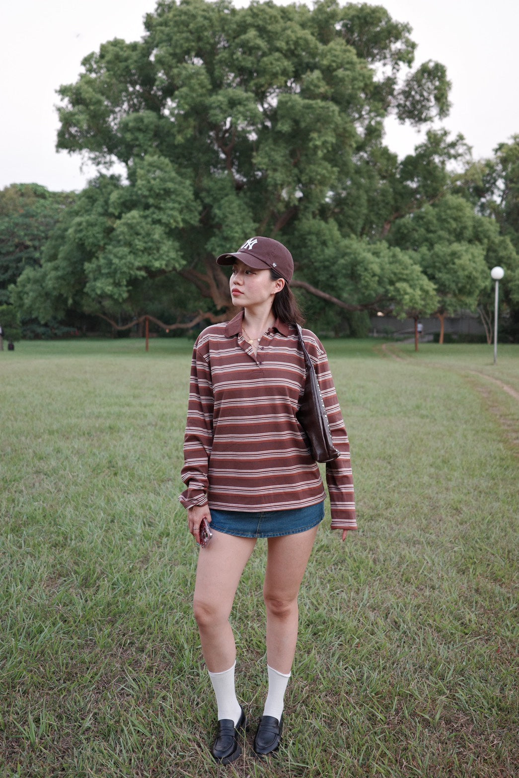 𝟗𝟎𝐬 𝐟𝐞𝐞𝐥𝐢𝐧𝐠 𝐒𝐮𝐧𝐝𝐚𝐲 𝐂𝐨𝐟𝐟𝐞𝐞 𝐒𝐭𝐫𝐢𝐩𝐞 𝐏𝐨𝐥𝐨 ☕️🤎