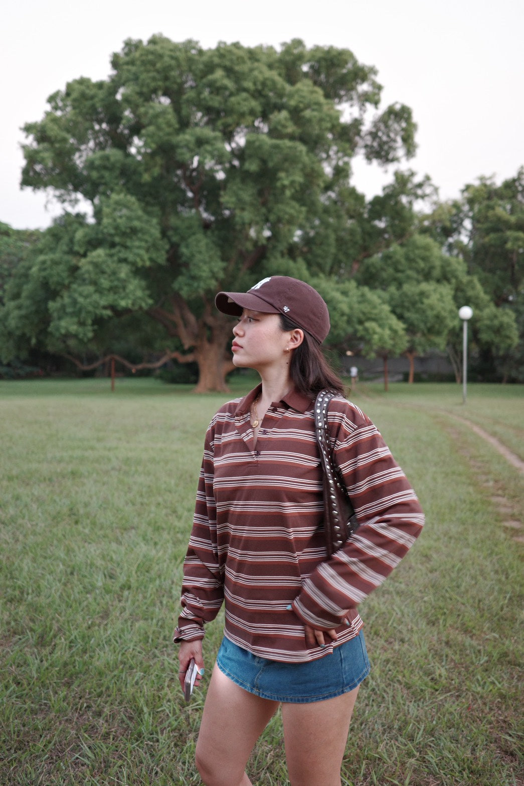 𝟗𝟎𝐬 𝐟𝐞𝐞𝐥𝐢𝐧𝐠 𝐒𝐮𝐧𝐝𝐚𝐲 𝐂𝐨𝐟𝐟𝐞𝐞 𝐒𝐭𝐫𝐢𝐩𝐞 𝐏𝐨𝐥𝐨 ☕️🤎