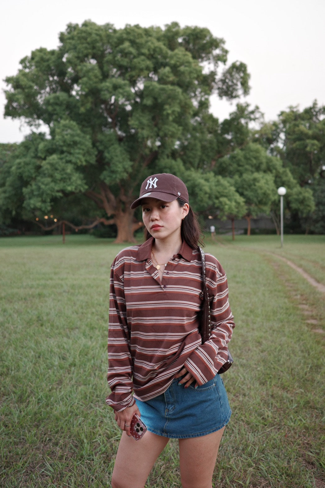 𝟗𝟎𝐬 𝐟𝐞𝐞𝐥𝐢𝐧𝐠 𝐒𝐮𝐧𝐝𝐚𝐲 𝐂𝐨𝐟𝐟𝐞𝐞 𝐒𝐭𝐫𝐢𝐩𝐞 𝐏𝐨𝐥𝐨 ☕️🤎