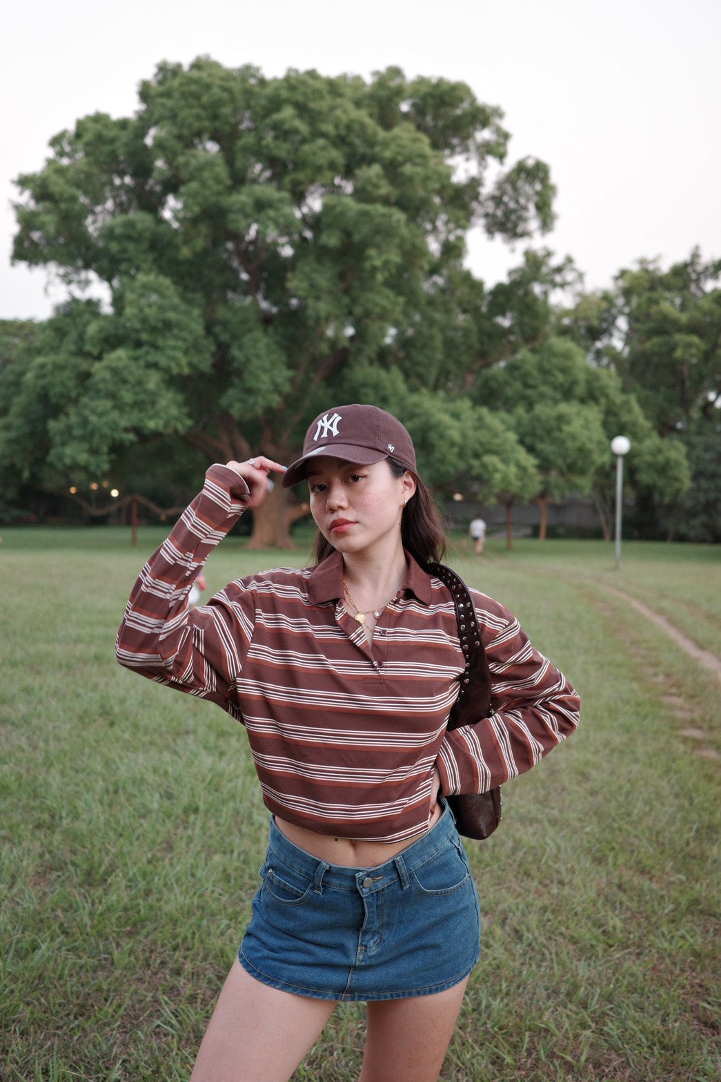 𝟗𝟎𝐬 𝐟𝐞𝐞𝐥𝐢𝐧𝐠 𝐒𝐮𝐧𝐝𝐚𝐲 𝐂𝐨𝐟𝐟𝐞𝐞 𝐒𝐭𝐫𝐢𝐩𝐞 𝐏𝐨𝐥𝐨 ☕️🤎