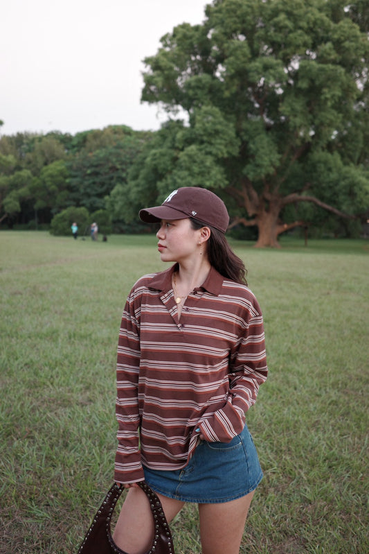 𝟗𝟎𝐬 𝐟𝐞𝐞𝐥𝐢𝐧𝐠 𝐒𝐮𝐧𝐝𝐚𝐲 𝐂𝐨𝐟𝐟𝐞𝐞 𝐒𝐭𝐫𝐢𝐩𝐞 𝐏𝐨𝐥𝐨 ☕️🤎