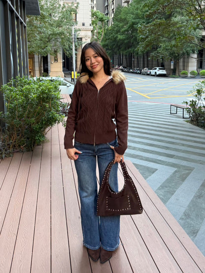 𝟐𝟎𝟎𝟗 𝐁𝐞𝐥𝐥𝐚 𝐒𝐰𝐚𝐧 𝐟𝐮𝐫 𝐡𝐨𝐨𝐝𝐢𝐞 🧶🤎