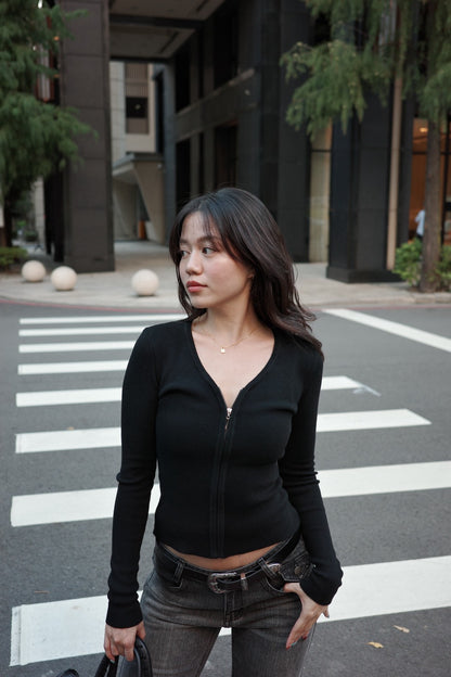 𝟐𝟎𝟎𝟎𝐬 𝐬𝐥𝐢𝐦 𝐟𝐢𝐭 𝐛𝐥𝐚𝐜𝐤 𝐳𝐢𝐩 𝐭𝐨𝐩 🖤💋