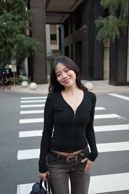 𝟐𝟎𝟎𝟎𝐬 𝐬𝐥𝐢𝐦 𝐟𝐢𝐭 𝐛𝐥𝐚𝐜𝐤 𝐳𝐢𝐩 𝐭𝐨𝐩 🖤💋