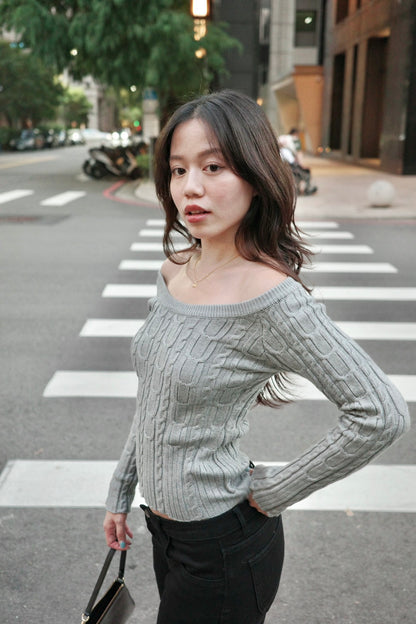 𝟐𝟎𝟎𝟎𝐬 𝐨𝐟𝐟-𝐬𝐡𝐨𝐮𝐥𝐝𝐞𝐫 𝐜𝐚𝐛𝐥𝐞 𝐤𝐧𝐢𝐭 𝐭𝐨𝐩🩶🤍