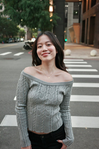 𝟐𝟎𝟎𝟎𝐬 𝐨𝐟𝐟-𝐬𝐡𝐨𝐮𝐥𝐝𝐞𝐫 𝐜𝐚𝐛𝐥𝐞 𝐤𝐧𝐢𝐭 𝐭𝐨𝐩🩶🤍