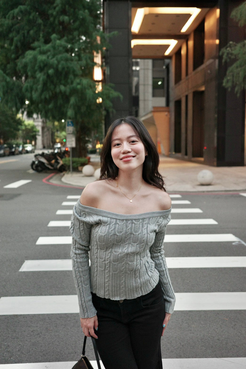 𝟐𝟎𝟎𝟎𝐬 𝐨𝐟𝐟-𝐬𝐡𝐨𝐮𝐥𝐝𝐞𝐫 𝐜𝐚𝐛𝐥𝐞 𝐤𝐧𝐢𝐭 𝐭𝐨𝐩🩶🤍