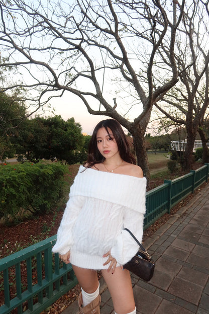 𝐎𝐟𝐟-𝐒𝐡𝐨𝐮𝐥𝐝𝐞𝐫 𝐒𝐰𝐞𝐚𝐭𝐞𝐫 奶霜一字領大毛衣 🥛❄️