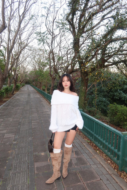𝐎𝐟𝐟-𝐒𝐡𝐨𝐮𝐥𝐝𝐞𝐫 𝐒𝐰𝐞𝐚𝐭𝐞𝐫 奶霜一字領大毛衣 🥛❄️