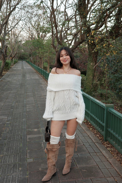 𝐎𝐟𝐟-𝐒𝐡𝐨𝐮𝐥𝐝𝐞𝐫 𝐒𝐰𝐞𝐚𝐭𝐞𝐫 奶霜一字領大毛衣 🥛❄️