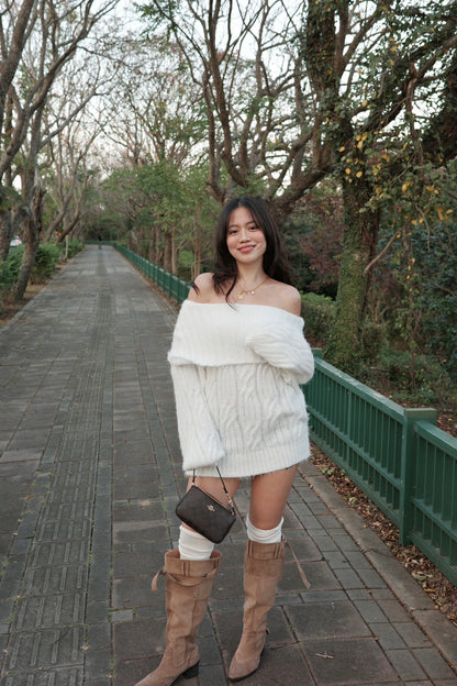 𝐎𝐟𝐟-𝐒𝐡𝐨𝐮𝐥𝐝𝐞𝐫 𝐒𝐰𝐞𝐚𝐭𝐞𝐫 奶霜一字領大毛衣 🥛❄️