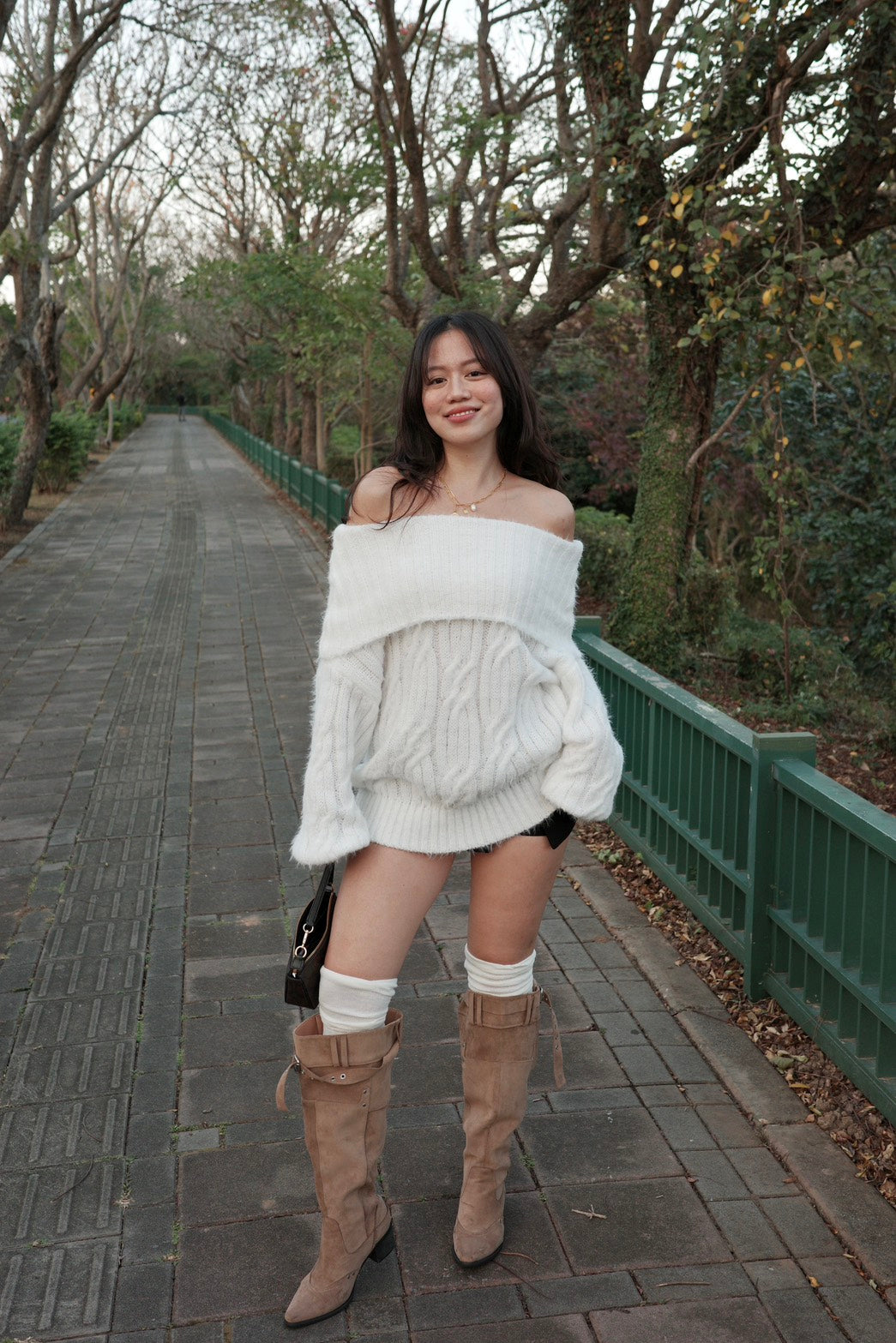 𝐎𝐟𝐟-𝐒𝐡𝐨𝐮𝐥𝐝𝐞𝐫 𝐒𝐰𝐞𝐚𝐭𝐞𝐫 奶霜一字領大毛衣 🥛❄️