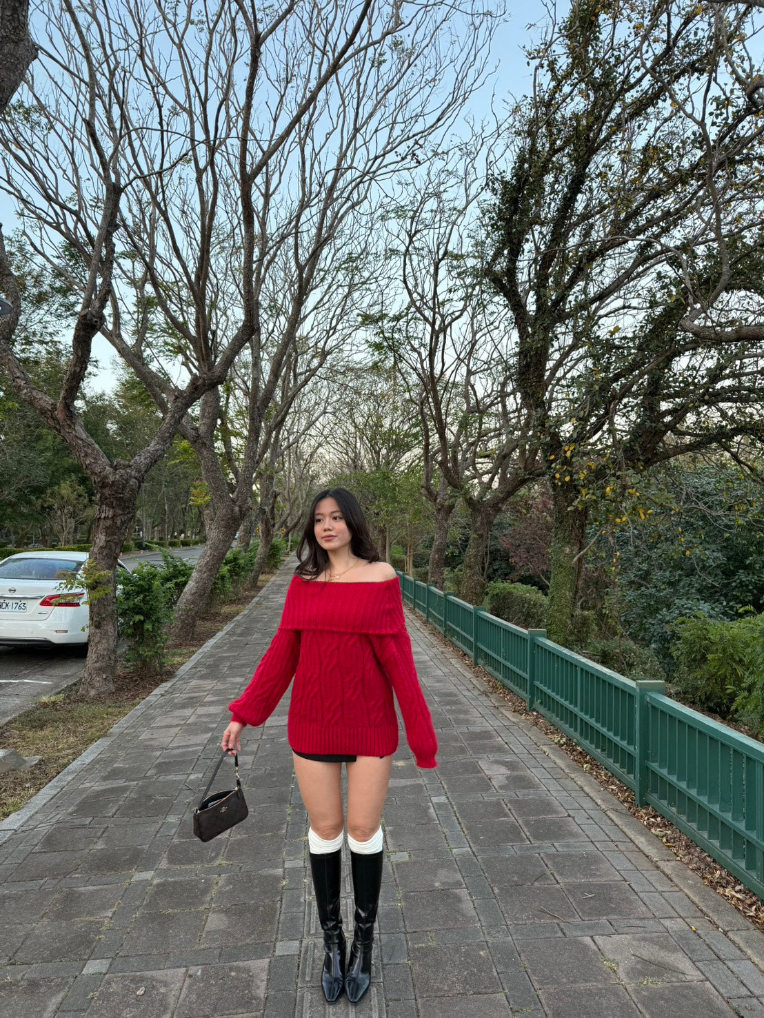 𝐎𝐟𝐟-𝐒𝐡𝐨𝐮𝐥𝐝𝐞𝐫 𝐒𝐰𝐞𝐚𝐭𝐞𝐫 暗紅一字領大毛衣 ♥️❄️