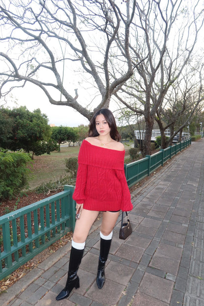 𝐎𝐟𝐟-𝐒𝐡𝐨𝐮𝐥𝐝𝐞𝐫 𝐒𝐰𝐞𝐚𝐭𝐞𝐫 暗紅一字領大毛衣 ♥️❄️