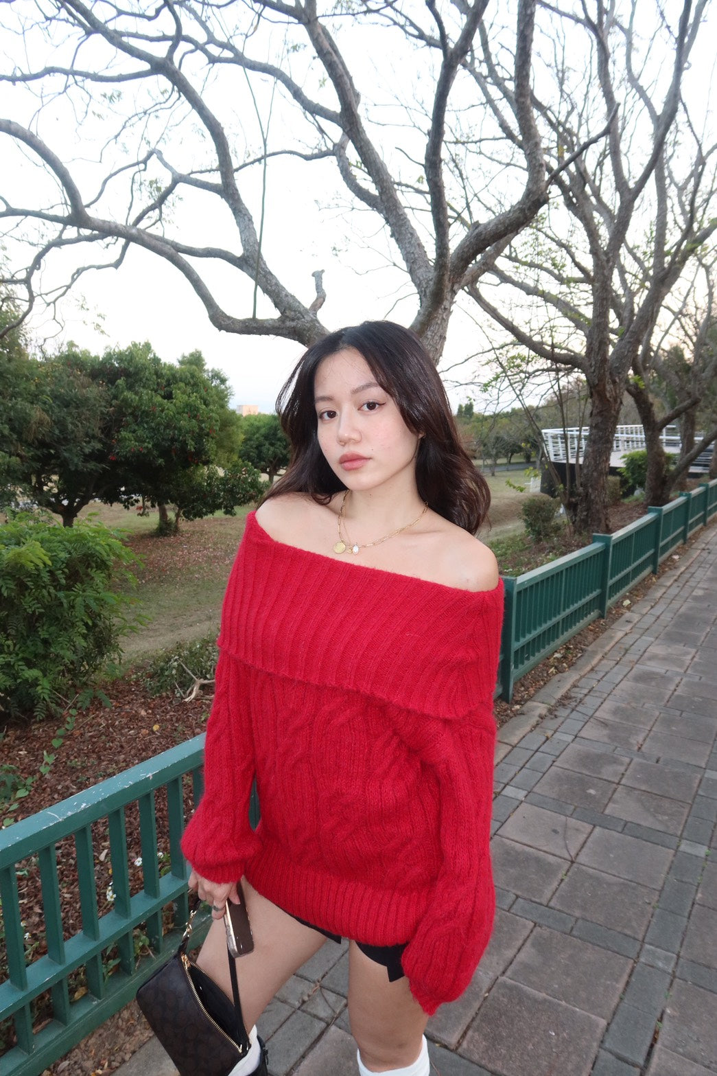 𝐎𝐟𝐟-𝐒𝐡𝐨𝐮𝐥𝐝𝐞𝐫 𝐒𝐰𝐞𝐚𝐭𝐞𝐫 暗紅一字領大毛衣 ♥️❄️