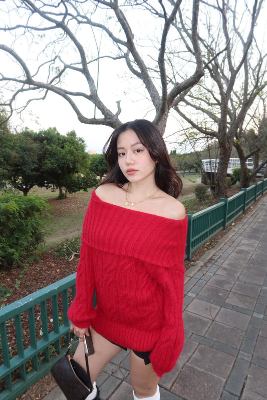 𝐎𝐟𝐟-𝐒𝐡𝐨𝐮𝐥𝐝𝐞𝐫 𝐒𝐰𝐞𝐚𝐭𝐞𝐫 暗紅一字領大毛衣 ♥️❄️