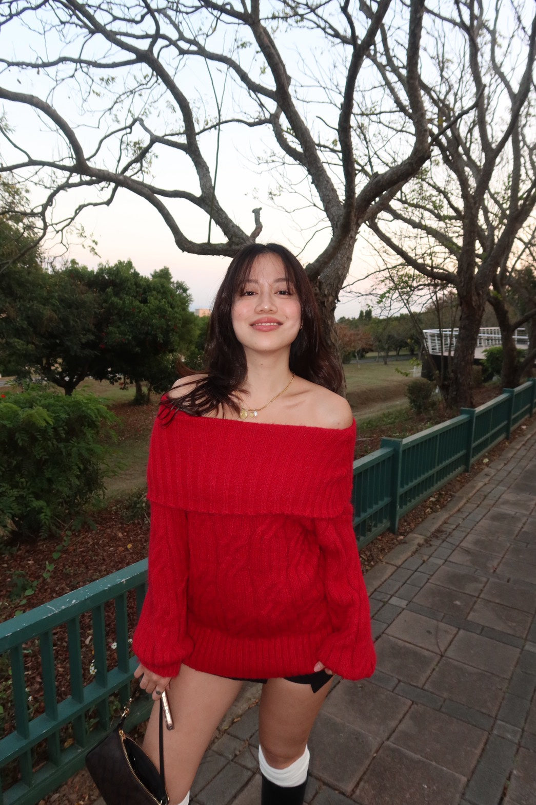 𝐎𝐟𝐟-𝐒𝐡𝐨𝐮𝐥𝐝𝐞𝐫 𝐒𝐰𝐞𝐚𝐭𝐞𝐫 暗紅一字領大毛衣 ♥️❄️