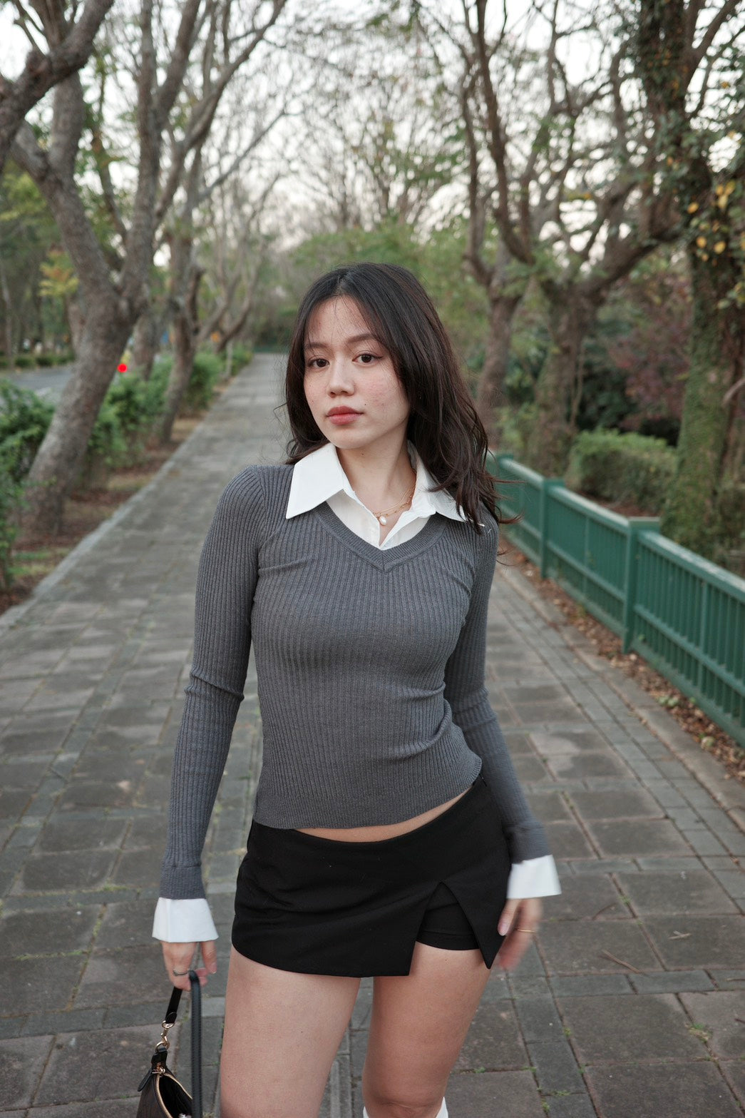 現貨!📰🩶學院風𝐏𝐨𝐥𝐨領假兩件深灰色𝐊𝐧𝐢𝐭 𝐭𝐨𝐩🧶📖回歸!!