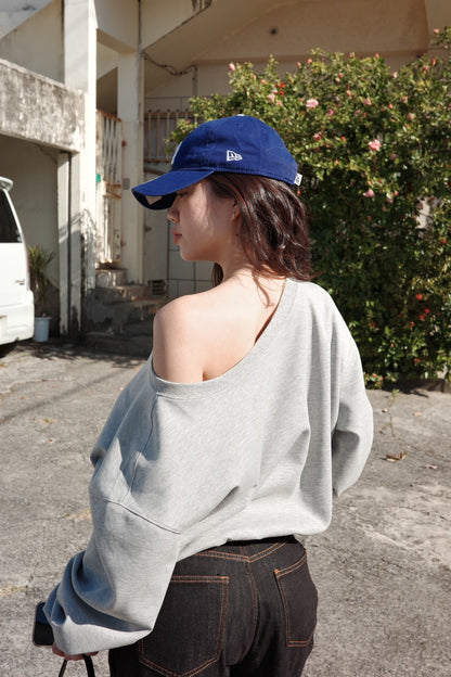 𝐂𝐨𝐳𝐲!⭐️美式慵懶寬鬆斜肩大學踢🩶🖤🪄
