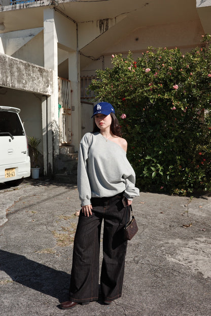 𝐂𝐨𝐳𝐲!⭐️美式慵懶寬鬆斜肩大學踢🩶🖤🪄