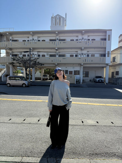 𝐂𝐨𝐳𝐲!⭐️美式慵懶寬鬆斜肩大學踢🩶🖤🪄