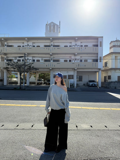 𝐂𝐨𝐳𝐲!⭐️美式慵懶寬鬆斜肩大學踢🩶🖤🪄