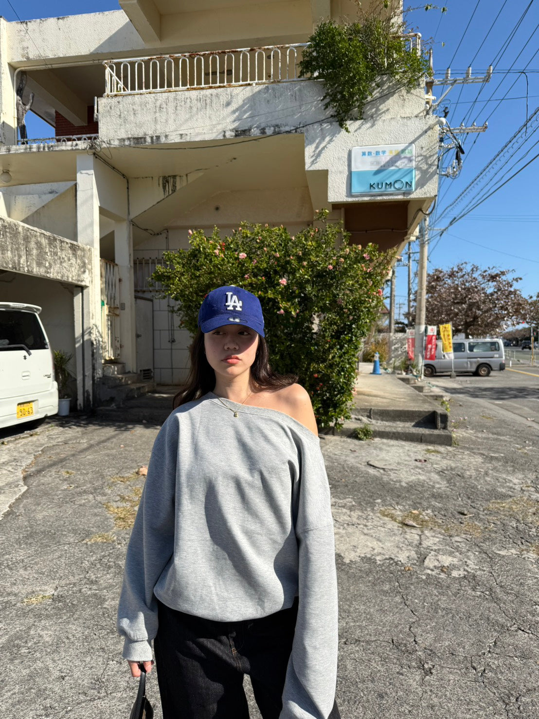 𝐂𝐨𝐳𝐲!⭐️美式慵懶寬鬆斜肩大學踢🩶🖤🪄